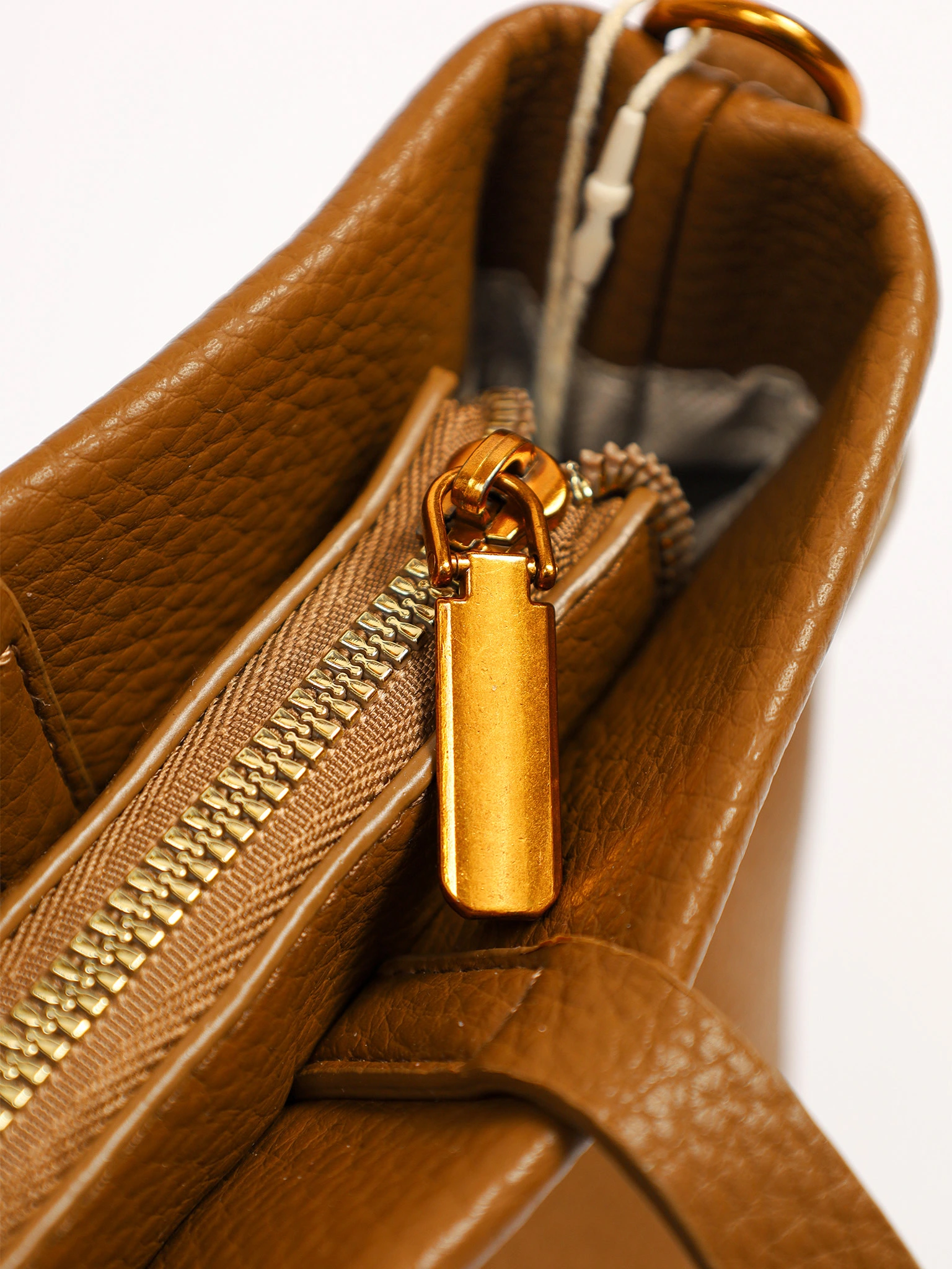 Сумка-тоут с декоративным платком и ремешком с пряжкой в ассортименте